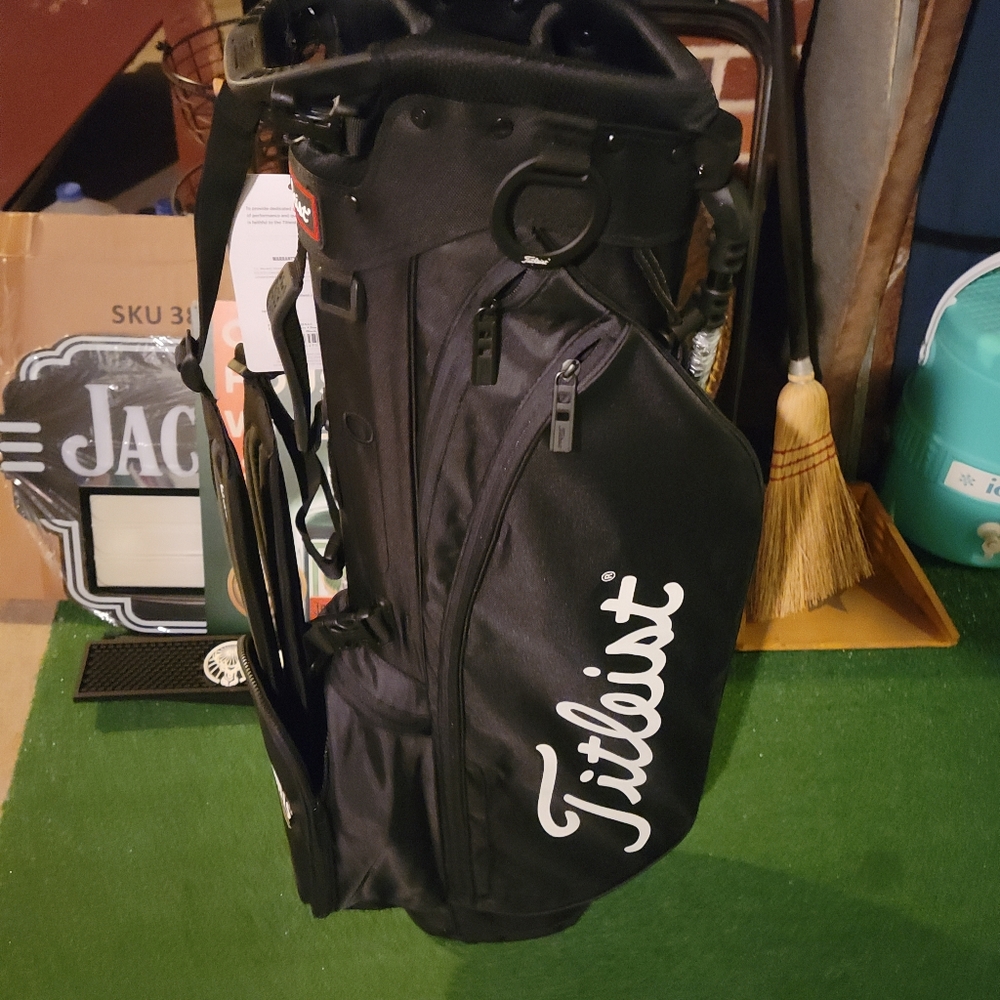 Titleist (Bushmills) Brand New golf  bag.